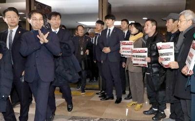 '중대재해법 유예' 무산···민주 강경파가 의총서 걷어찼다